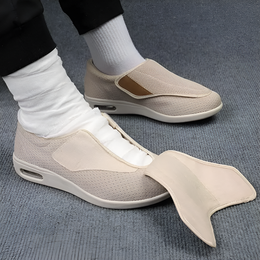 Men's Comfort Shoes with Wide Insole