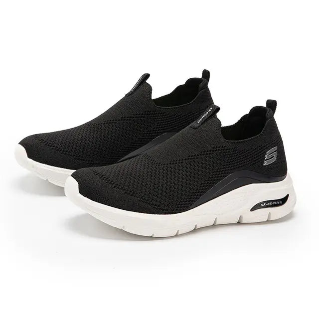 Men's Slip-On Sneakers with Minimalist Design – Black & White