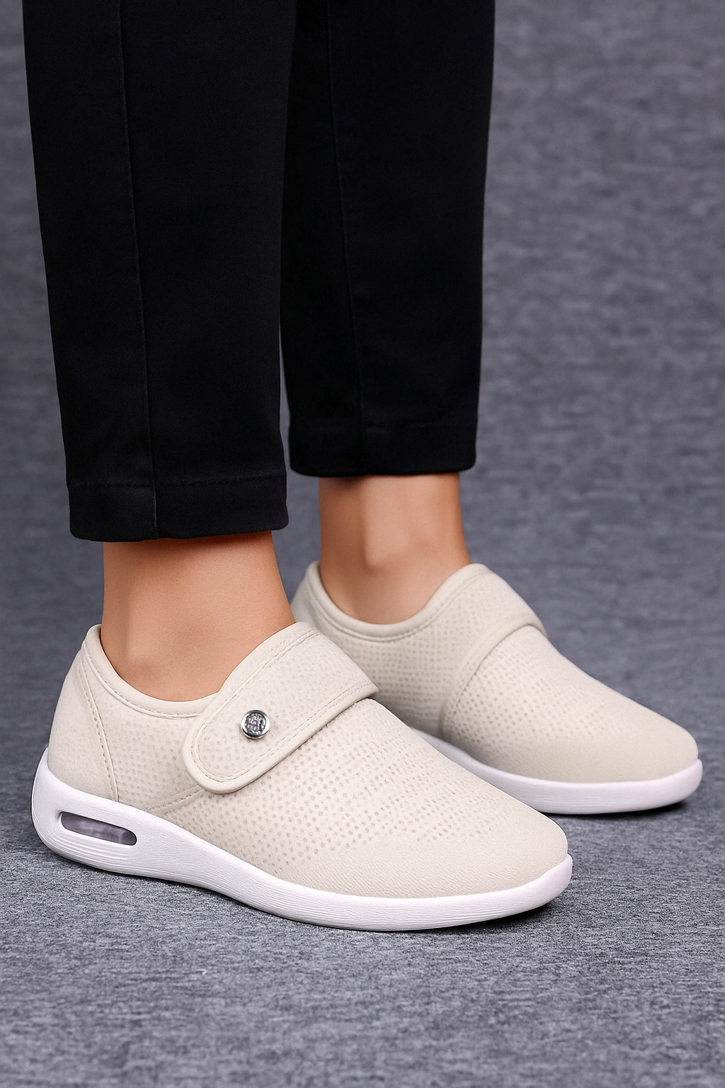 Unisex Wide-Fit Comfort Shoes – Light Brown
