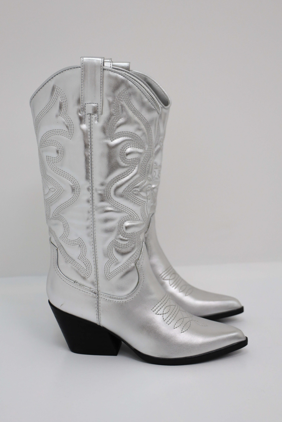 Women's Cowboy Boots with Pointed Toe – Silver
