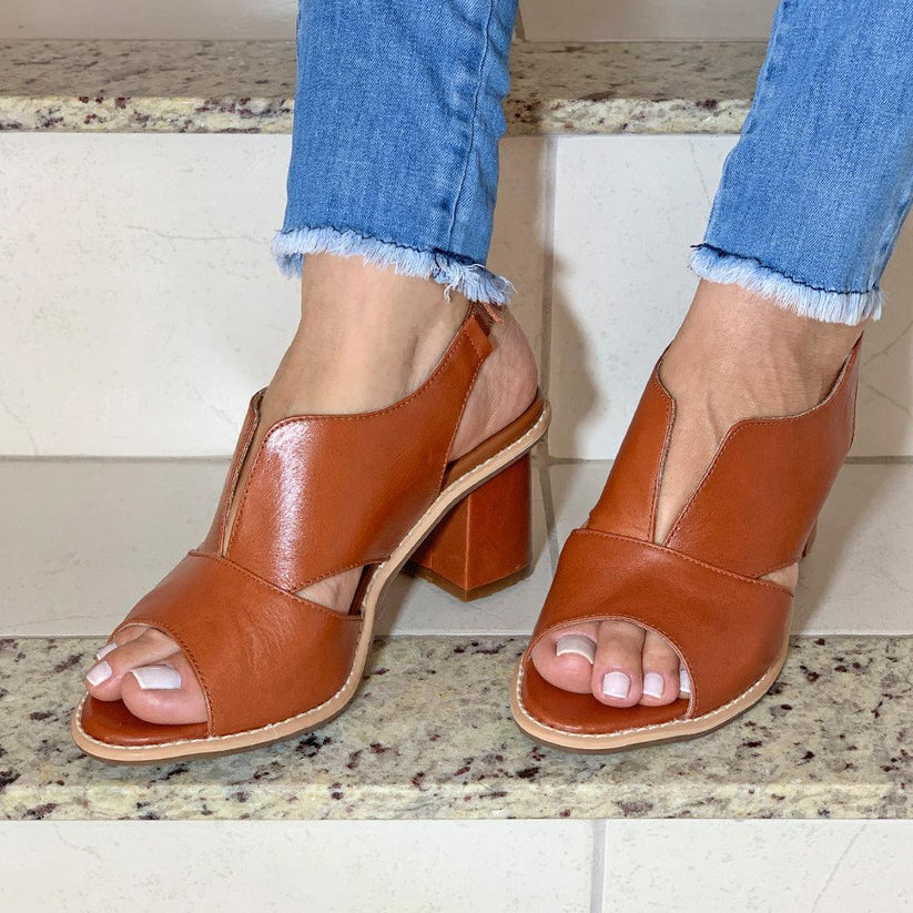 Women's Elegant Block-Heel Sandals with Adjustable Straps – Brown