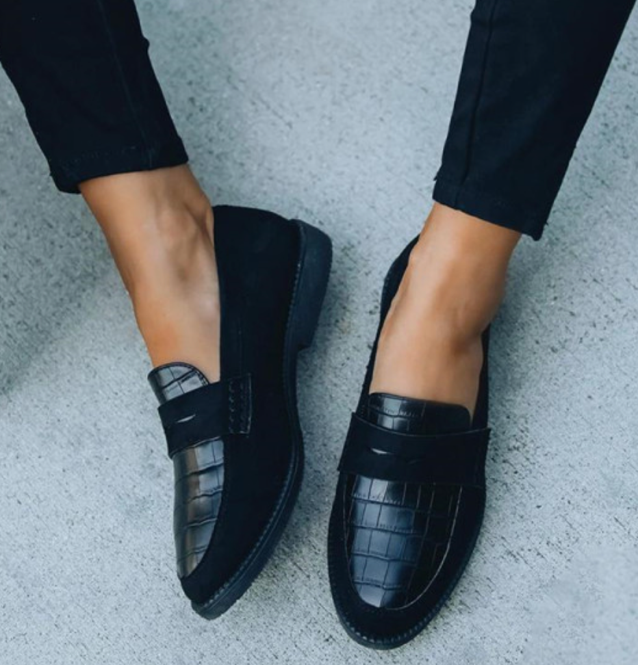 Women's Elegant Shoes with a Refined Design – Black