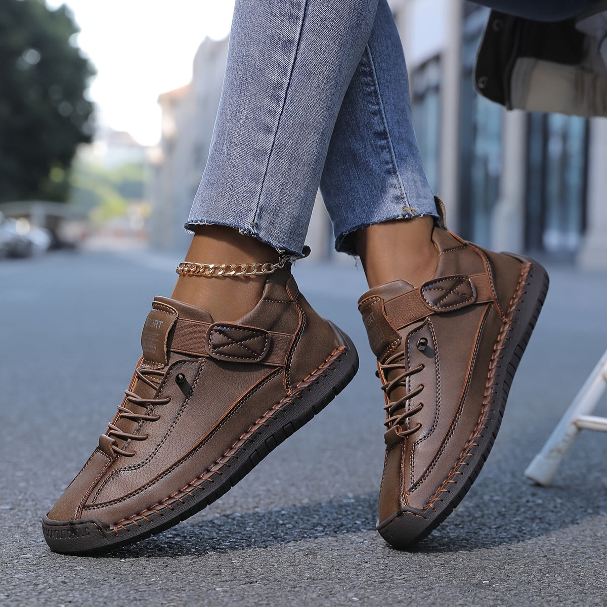 Women's Hand-Stitched Retro-Style Boots – Coffee