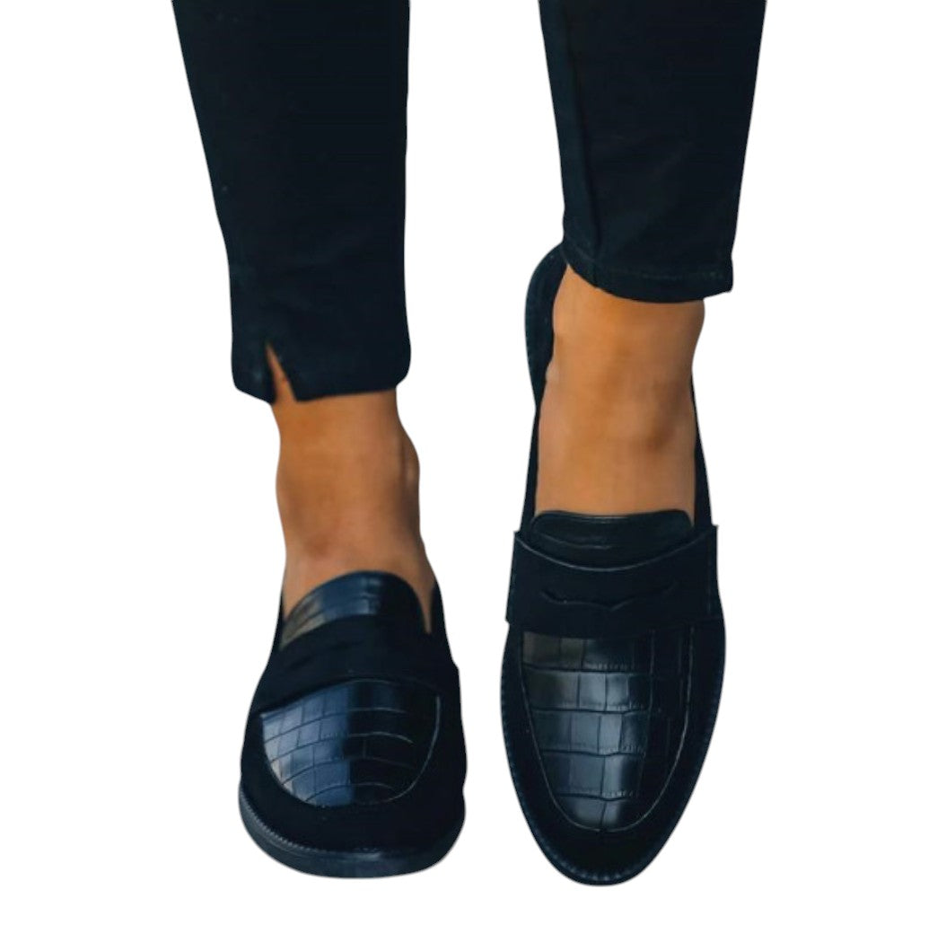 Women's Leather Loafers with a Smooth Finish – Black