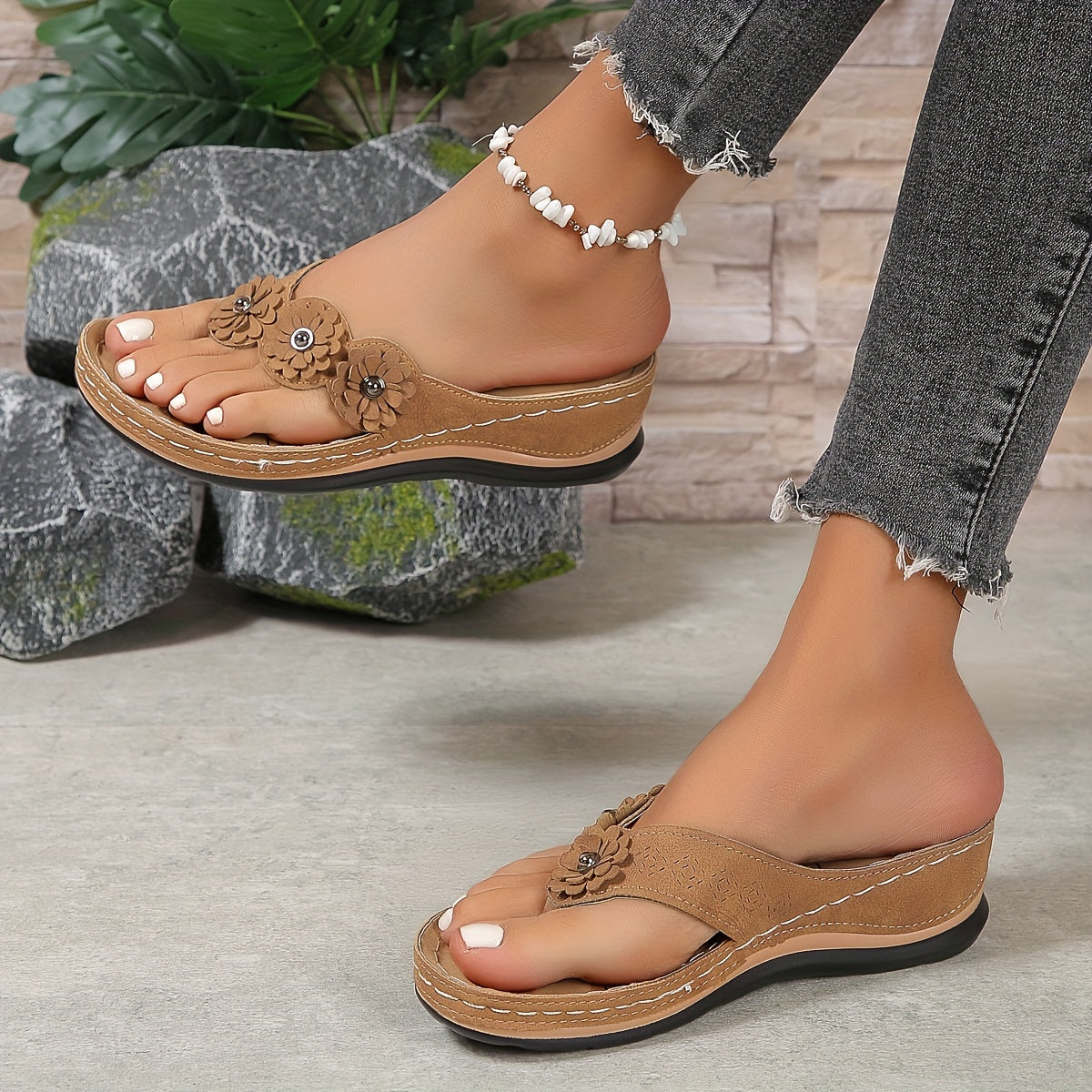 Women's Comfort Sandals with Ergonomic Footbed – Brown