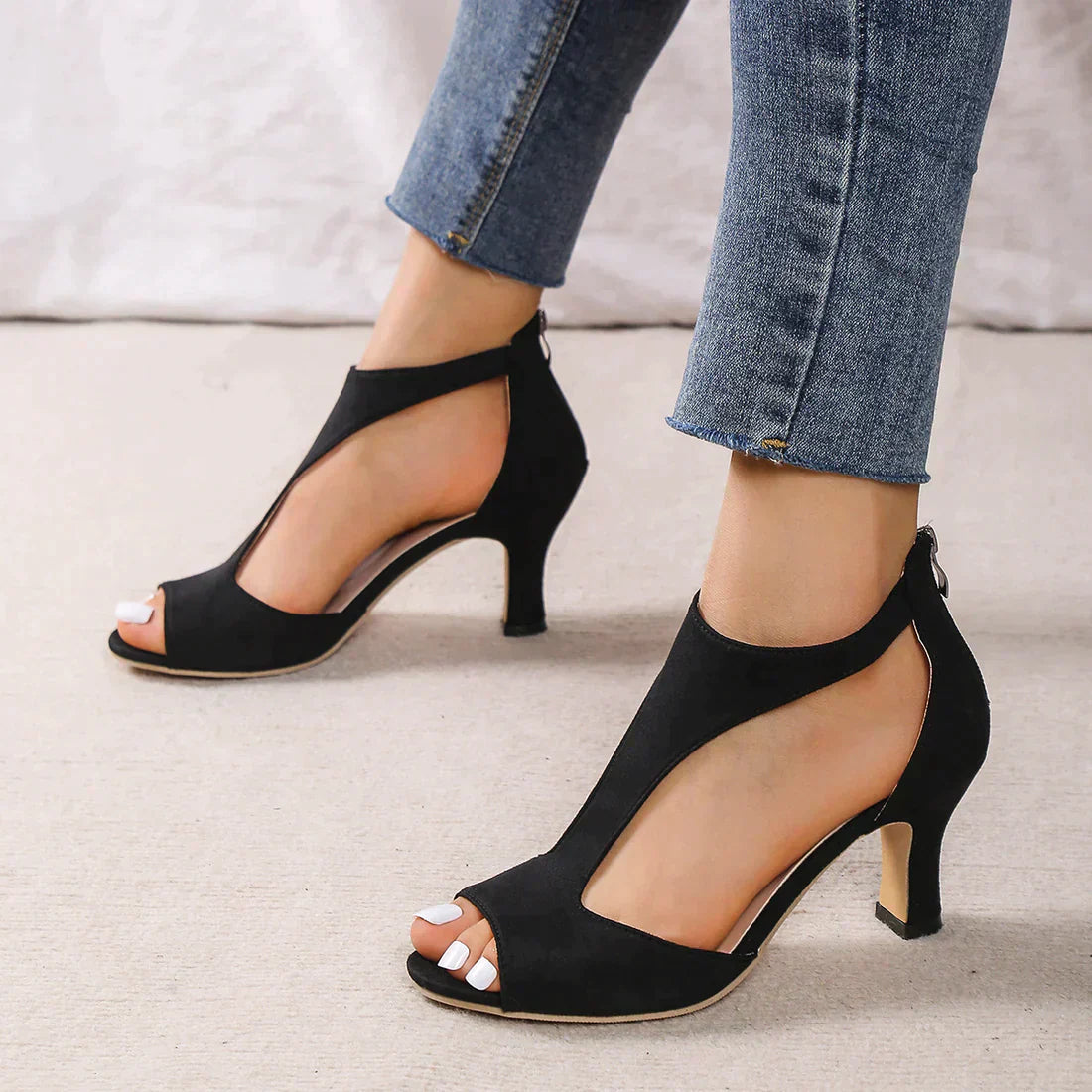 Women's Supportive Sandals with a Comfortable Heel – Black