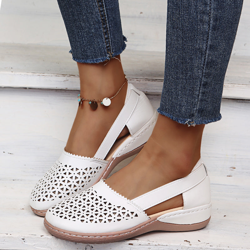 Women's Comfort Sandals with a Sturdy Heel – White