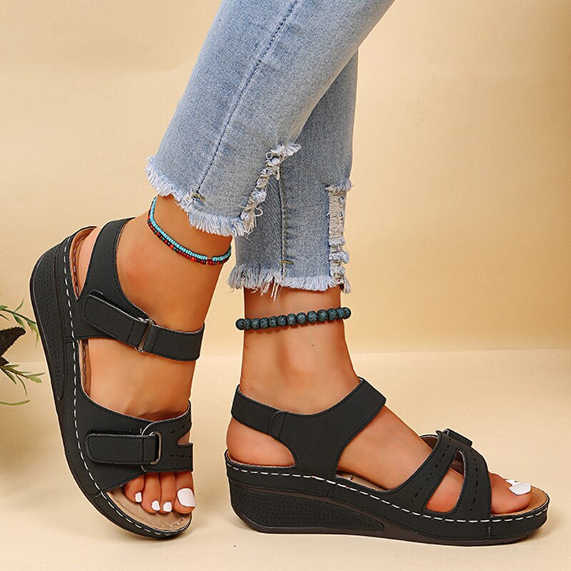 Women's Comfort Sandals with an Elegant Design – Black