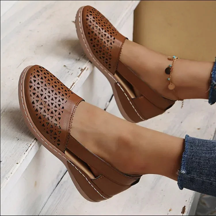 Women's Slip-On Wedge Sandals in Vintage Style – Brown