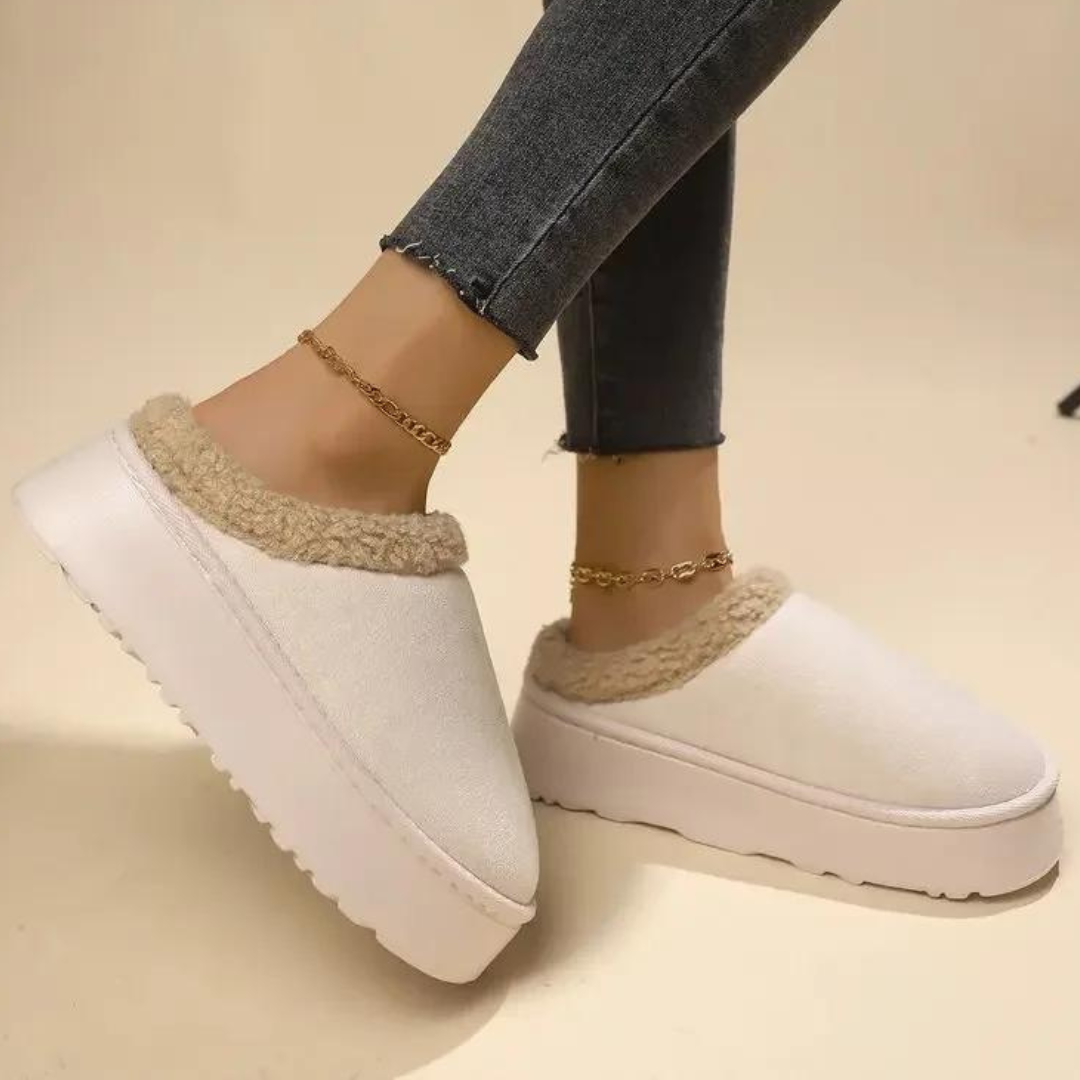 Women's Warm Slippers with Luxurious Lining – Champagne